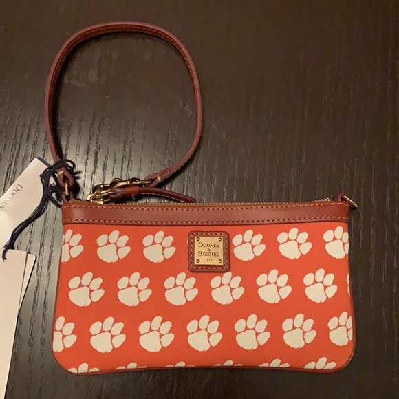 Dooney & Bourke Handbags - 🐾🐾Go Tigers🐾🐾 Clemson Tigers wristlet purse
